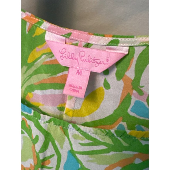 Lilly Pulitzer blouse in the "Elephant Ear" print "Guava" colorway 100% silk M - Picture 3 of 9